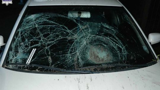 Pijany kierowca wjechał w pięcioosobową grupę osób