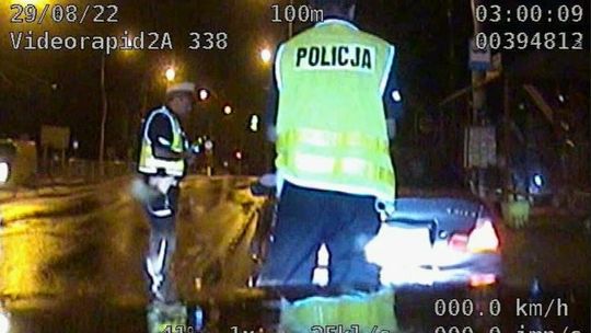 Policjanci polują na głośne samochody Policjanci polują na głośne samochody