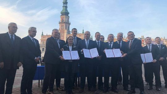 Podpisanie umowy na budowę S17