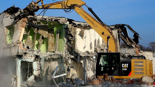 Rozbiórka komendy straży pożarnej w Puławach