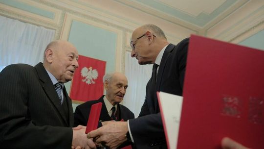 Wręczenie kombatantom medali Zasłużony dla Miasta Lublin 