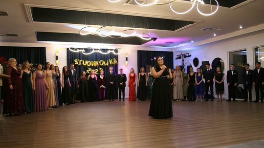 Studniówka Zespołu Szkół nr 2 w Nałęczowie Studniówka Zespołu Szkół nr 2 w Nałęczowie