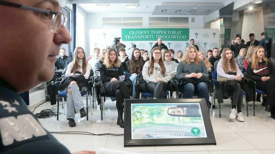 Lekcja za więzienną bramą