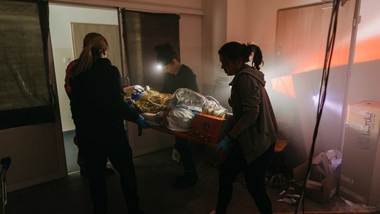 Zaliczenie ratownictwa przez studentki pielęgniarstwa Akademii Zamojskiej 