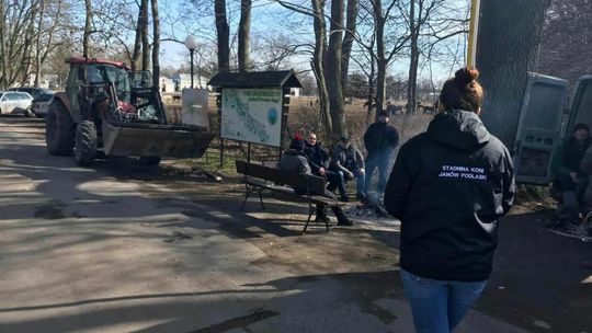 Drugi dzień protestu przed SK Janów Podlaski