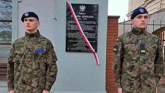 Tablica Stefana Sendłaka odsłonięta w Zamościu Tablica Stefana Sendłaka odsłonięta w Zamościu