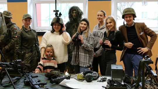 Wojskowy piknik w ZS nr 3 