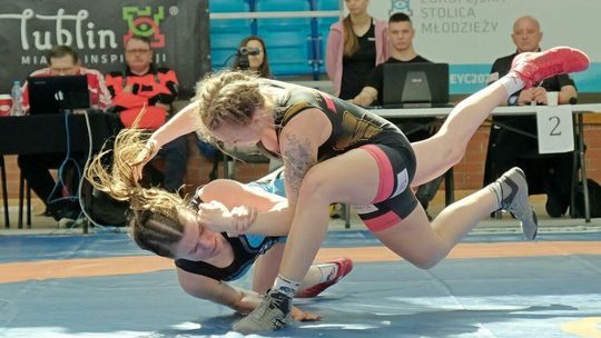 Mistrzostwa Polski Juniorek w zapasach w lubelskiej hali MOSiR