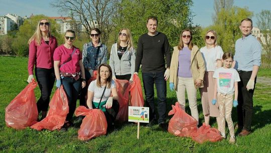 Sprzątanie miasta z okazji Dnia Ziemi