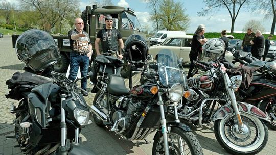 Rozpoczęcie sezonu motoryzacyjnego  na parkingu Politechniki Lubelskiej 