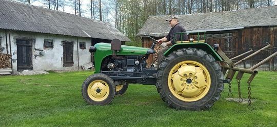 Za kierownicą właściciel ciągnika