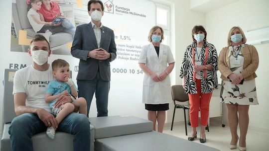 Przekazanie łóżek dla rodziców w USD