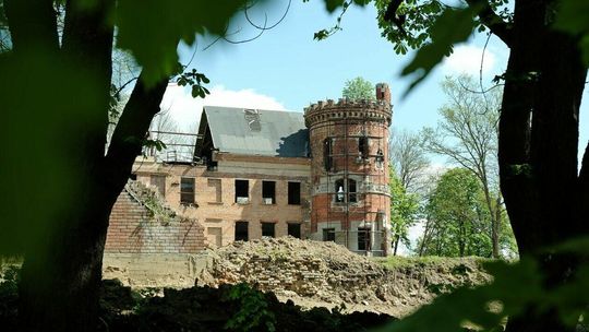 Odbudowa pałacu w Jakubowicach Murowanych 