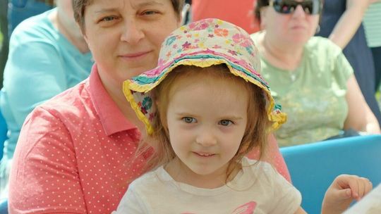 Piknik rodzinny na terenach zielonych SOS Wioski Dziecięce 