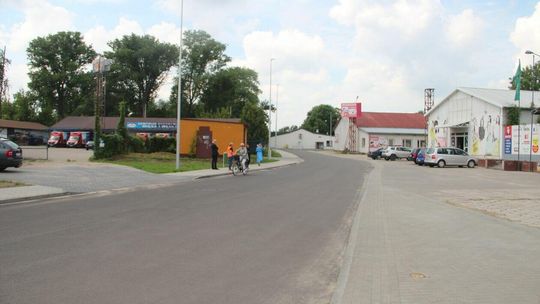 Droga przy SAS-ie z nową nawierzchnią 