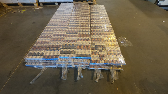 Celnicy z Koroszczyna ujawnili przemyt ponad 20 tys. paczek papierosów Celnicy z Koroszczyna ujawnili przemyt ponad 20 tys. paczek papierosów