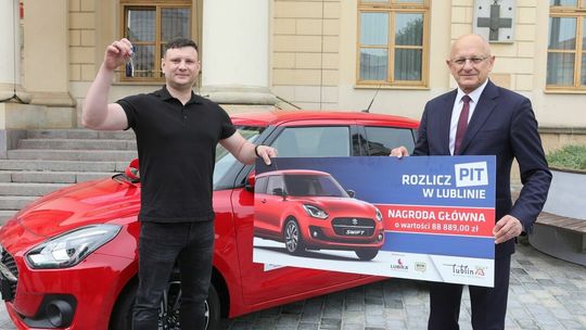 Wręczenie nagrody głównej w loterii ''Rozlicz PIT w Lublinie''