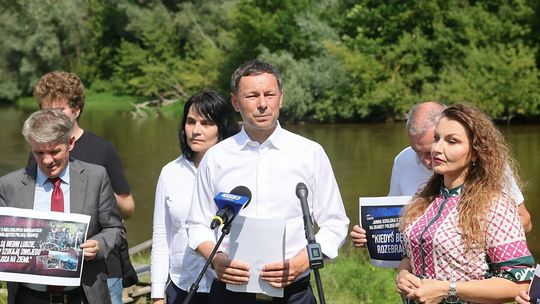 Konferencja prasowa posłanek PiS nad Bugiem we Włodawie
