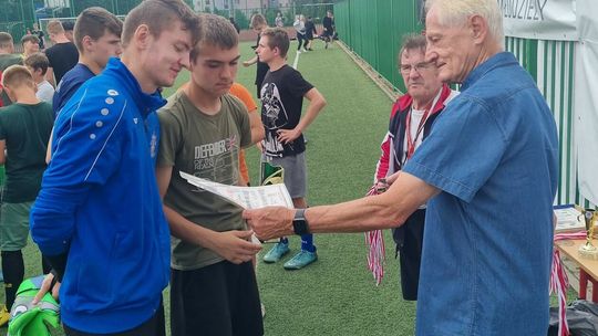 Krzysztof Rześny kibicował młodym piłkarzom na Felinie Krzysztof Rześny kibicował młodym piłkarzom na Felinie