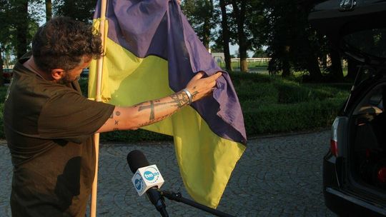 Biegacze z ukraińską flagą zmierzają do Wilna Biegacze z ukraińską flagą zmierzają do Wilna