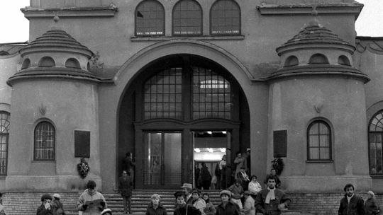 Wejście główne dworca kolejowego PKP w Lublinie 2