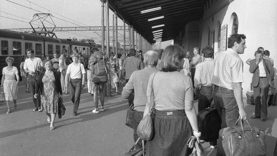  Dworzec kolejowy PKP w Lublinie. Widok od strony peronów