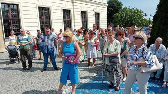 Pikieta przed pałacem w Lubartowie Pikieta przed pałacem w Lubartowie