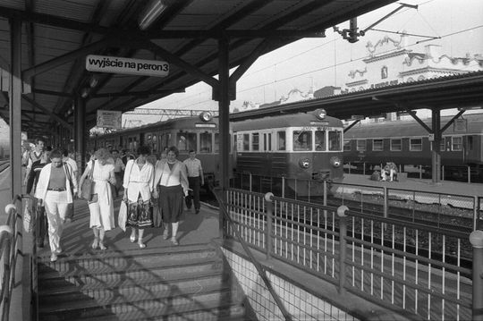Dworzec kolejowy PKP w Lublinie. Wejście na peron 3
