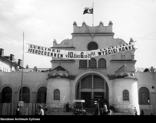  Widok na wejście główne Dworca Kolejowego w Lublinie. Rok 1941.