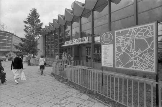  Wejście hali dworca autobusowego PKS w Lublinie