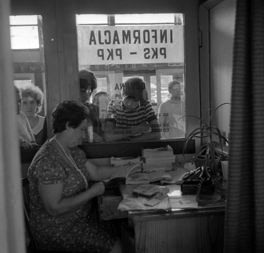 Biuro informacji PKP i PKS na dworcu autobusowym PKS w Lublinie