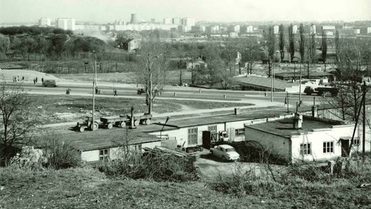 widok na skrzyżowanie ulic Bieruta (obecnie Lwowska) i Podzamcze oraz Grodzisko. Po lewej stronie Kirkut i Tatary, w tle komin elektrociepłowni