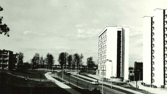 Ulica Podzamcze, widok na cmentarz przy ul. Unickiej