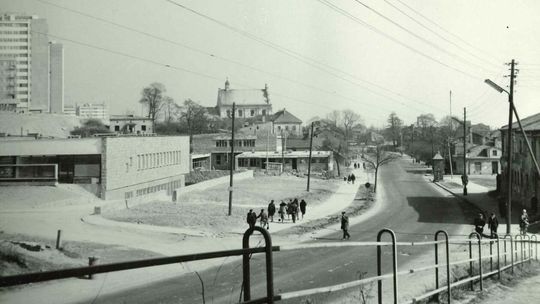 Ulica Kalinowszczyzna, widok tuż za skrzyżowaniem z ul. Dembowskiego