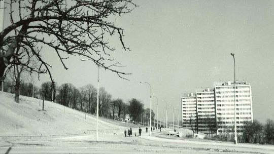 Ulica Augustiańska (obecnie Kleeberga) po przebudowie w 1971 r. - widok od strony kościoła p.w. Św. Agnieszki