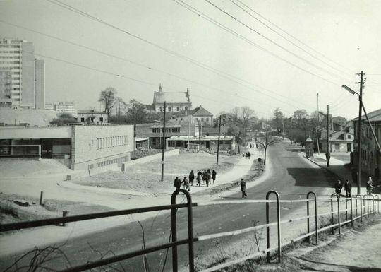 Ulica Kalinowszczyzna, widok tuż za skrzyżowaniem z ul. Dembowskiego