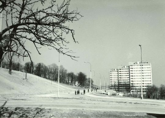 Ulica Augustiańska (obecnie Kleeberga) po przebudowie w 1971 r. - widok od strony kościoła p.w. Św. Agnieszki