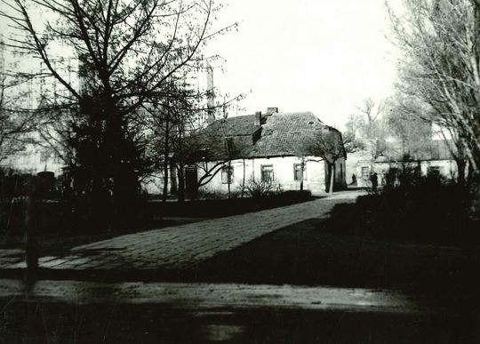  Skwer na Słomianym Rynku. Widoczna dawna zabudowa