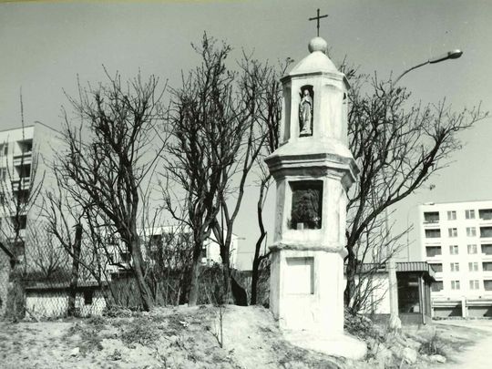 Skrzyżowanie ulic Kalinowszczyzna i Floriańskiej. Na pierwszym planie kapliczka św. Floriana z 1852 r.