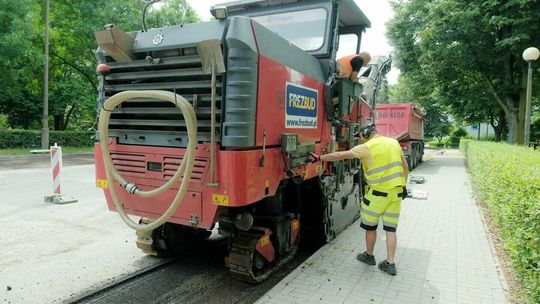 Wymiana nawierzchni na koncowym przystanku MPK linii 6 przy ul. Niepodległości 