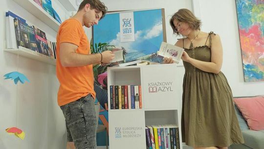 Książkowy Azyl w młodzieżowej przestrzeni Hej! Książkowy Azyl w młodzieżowej przestrzeni Hej!