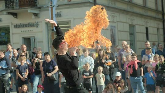 Carnaval Sztukmistrzów rozpoczęły występy Duo Patagonia, Mr Mostacho i Macieja z MC Fire