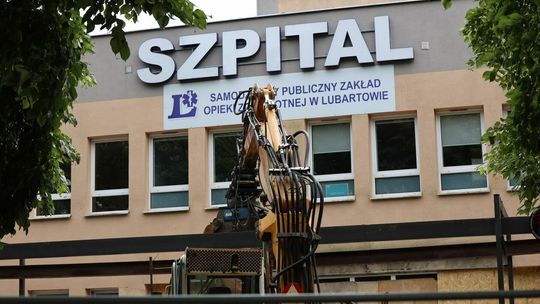 Budują schody dla szpitala