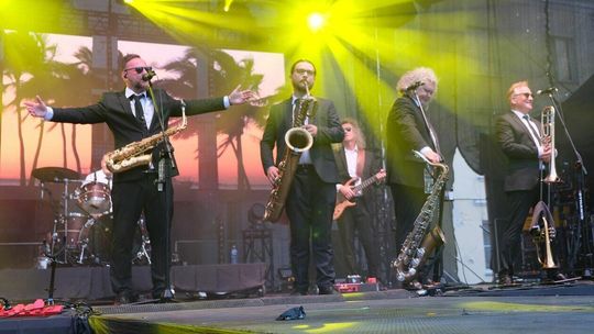 Chmielaki Krasnostawskie 2023. Tłumy na koncercie zespołu Poparzeni Kawą Trzy