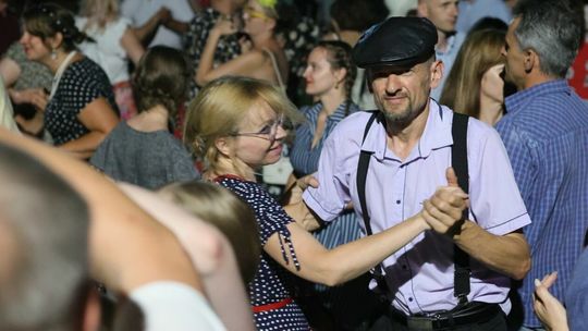 Niedzielna potańcówka w skansenie Niedzielna potańcówka w skansenie