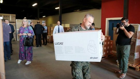 Przekazanie respiratorów od WHO