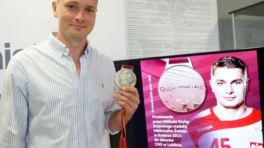 Michał Szyba przekazał medal MŚ w Katarze do Centrum Historii Sportu w Lublinie