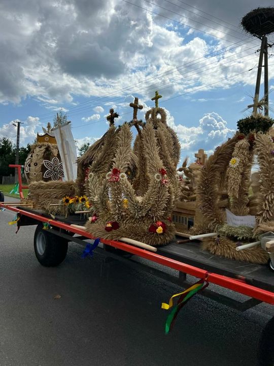 wieńce w drodze na konkurs