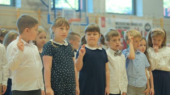 Dzieci ślubują pilnie się uczyć