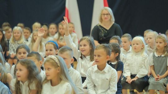 Pierwszaki w trakcie ślubowania